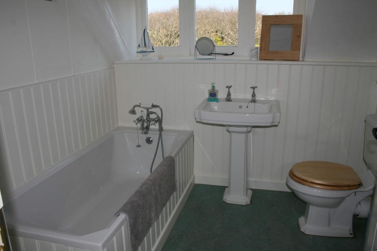 Greystone Cottage - Sea Views, Short Stroll To A Beautiful Sandy Beach Brook  Exterior photo